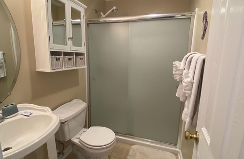 Surfside Beach Condominio | Quaint condo-10 minutes from the beach!