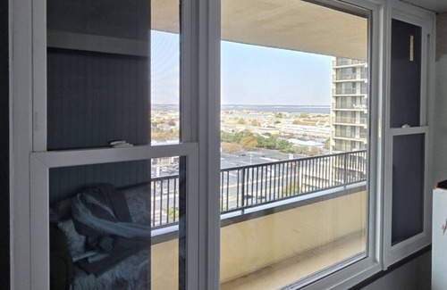North Ocean City Condominio | Condominio bellamente renovado con vista completa al mar y a la bahía
