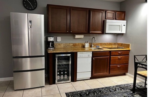 Palm Desert Apartamento | Quaint condo. Walking distance to El Paseo stores & restaurants