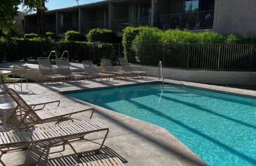 Palm Desert Apartamento | Quaint condo. Walking distance to El Paseo stores & restaurants