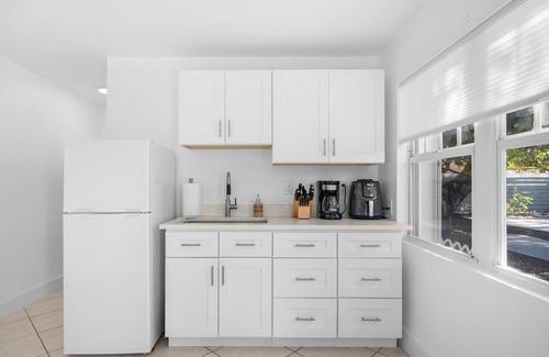 South Middle River Cabaña | Quaint cottage in delightful Fort Lauderdale with WiFi and AC