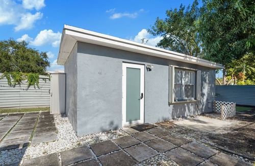 South Middle River Cabaña | Quaint cottage in delightful Fort Lauderdale with WiFi and AC