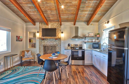 Canyon Lake Cabaña | Quaint Cottages in Canyon Lake! Perfect for kids!