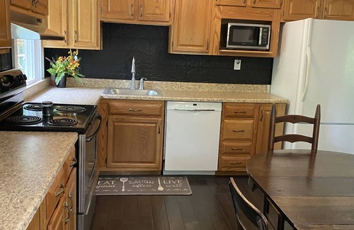 Middletown Casa | Quaint country house nestled in the woods