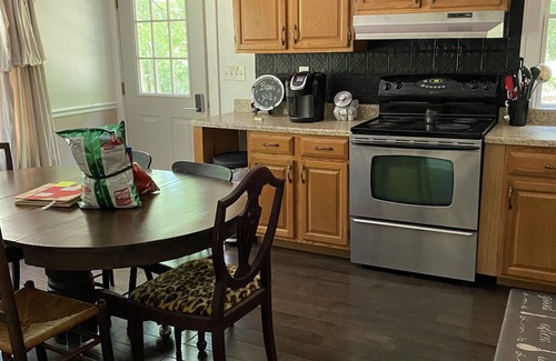 Middletown Casa | Quaint country house nestled in the woods