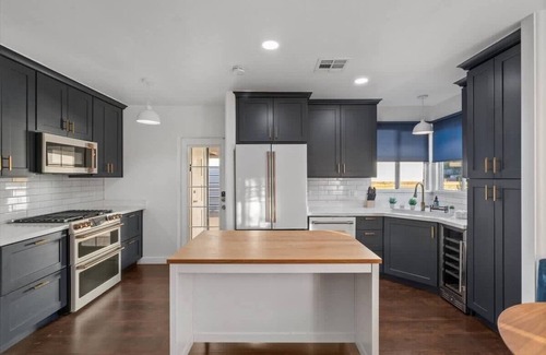 Encanto Casa | Quaint & Cozy 2-BR House | Den and Study |Fire Pit
