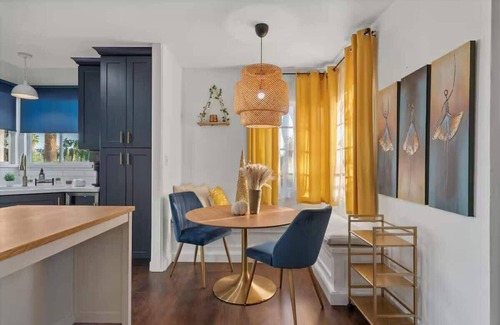 Encanto Casa | Quaint & Cozy 2-BR House | Den and Study |Fire Pit