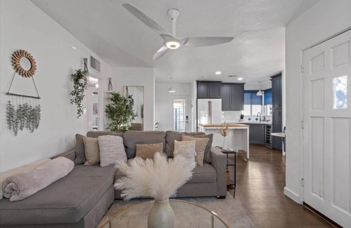 Encanto Casa | Quaint & Cozy 2-BR House | Den and Study |Fire Pit