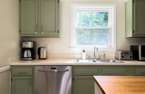 New Paltz Casa | Quaint & Cozy Cottage | Close To Town Pet Friendly
