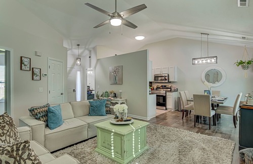Wilmington Casa | Quaint, Cozy, Very Clean & Close to the BEACH 3 bedroom home w/ sunroom & office
