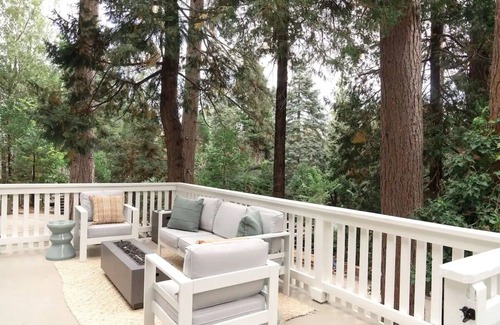 Blue Jay Cabina | Quaint Designer 2-bedroom cabin in Lake Arrowhead