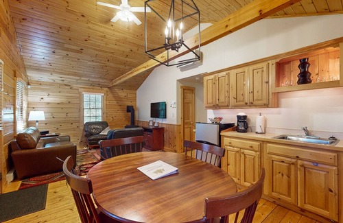 Northport Cabina | Quaint dog-friendly cabin getaway with firepit, AC, kitchen, & hiking