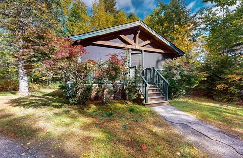 Northport Cabina | Quaint dog-friendly cabin getaway with firepit, AC, kitchen, & hiking