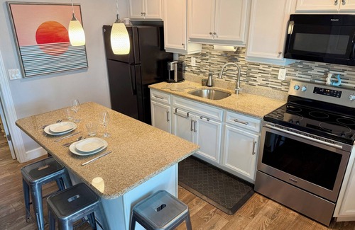 St. Pete Beach Casa | Recientemente renovado Boutique Beach Bungalow. Todo Nuevo! Pasos de la playa.