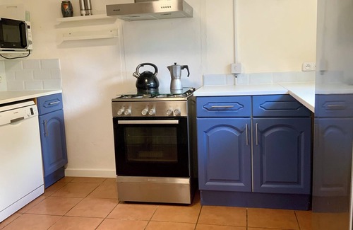 Fougerolles-du-Plessis Cabaña | Quaint two bedroom house in rural France with sunny garden.