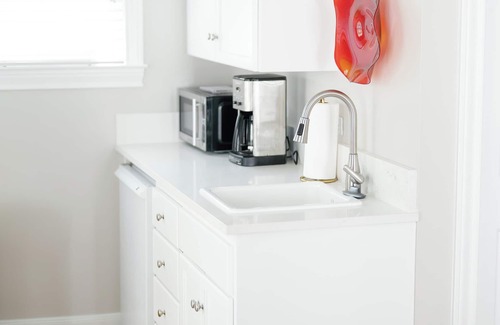 Pemberton Heights Apartamento | Quaint garage apartment studio in quiet historic west Austin neighborhood.