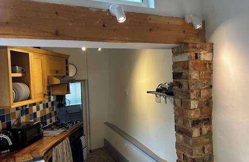 Great Houghton Cabaña | Quaint High Street Cottage in Northampton