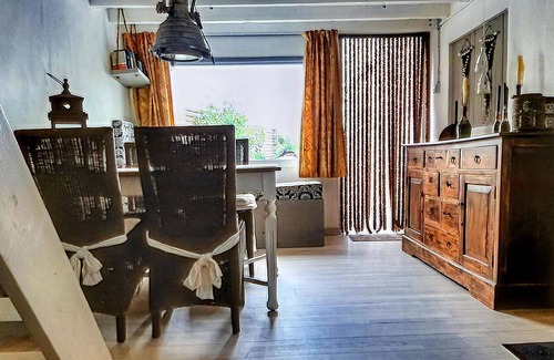 Lamswaarde Casa | Quaint holiday home in Lamswaarde with garden