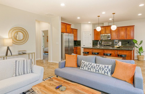 Provence Casa | Quaint home walking distance to Superbowl with patio, AC, W/D & pool access