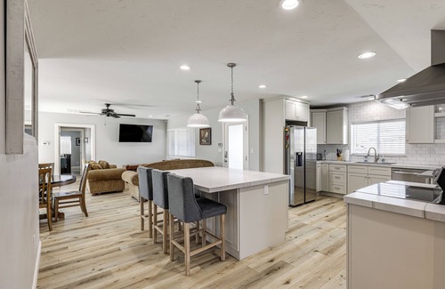 Hughson Casa | Quaint Hughson Vacation Rental, Walk to Downtown!