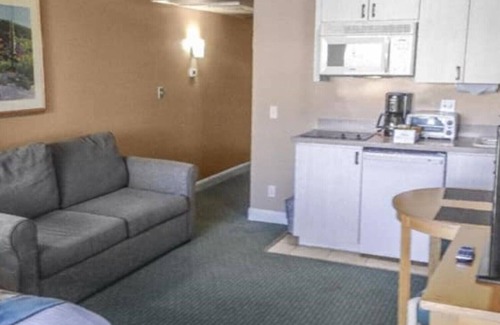 Canyon Corridor Condominio | Quaint Jr Villa Sleeps 4 at GORGEOUS Palm Canyon Resort! Kitchenette!