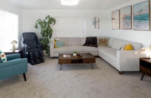 Ventura Casa | Quaint Mid-Century Cottage by the Coast