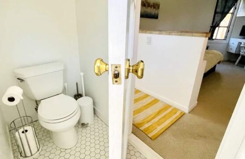 San Anselmo Cabaña | Quaint Parkside, Trailside, Walk-to-town Cottage
