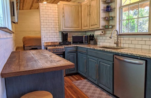 Pipe Creek Cabina | Pintoresco Tiny House Bed & Breakfast con hermosa vista del país de Texas Hill!
