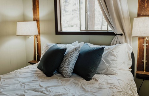 Coffee Creek Complejo | Quaint Silvertip Cabin on Coffee Creek in Trinity Alps