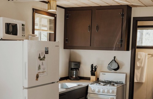 Coffee Creek Complejo | Quaint Silvertip Cabin on Coffee Creek in Trinity Alps