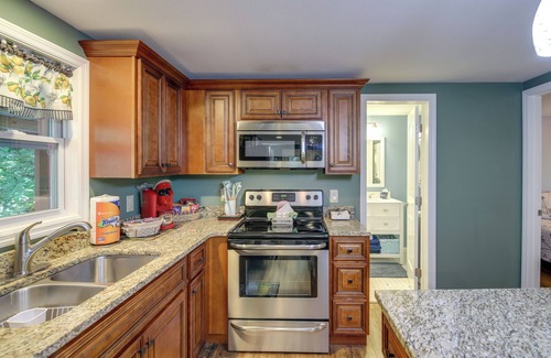 Gatlinburg Cabina | Cottage w / Deck-4 millas a las grandes montañas humeantes!