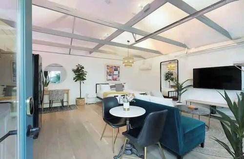 Little Italy Casa | Quaint Studio for 2 in the Heart of Little Italy!