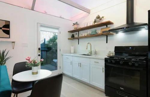 Little Italy Casa | Quaint Studio for 2 in the Heart of Little Italy