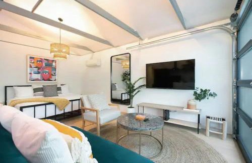 Little Italy Casa | Quaint Studio for 2 in the Heart of Little Italy