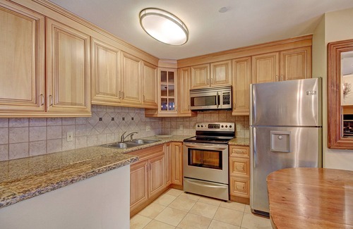 Historic District Condominio | Quaint Studio in Heart of Breck Steps to Snowy Fun by RedAwning