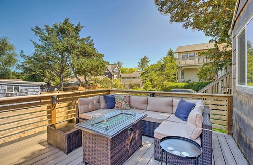 Seaside Cabaña | Quaint 'Sur La Mer' Cottage w/ Deck, Fire Pit