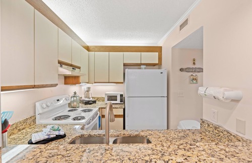 Myrtle Beach Condominio | Quaint tennis villa in a private community + Free Attraction Tickets!