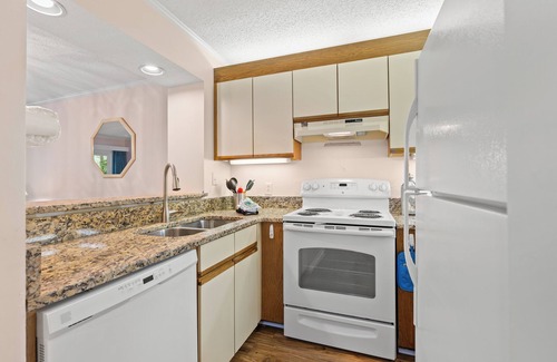 Myrtle Beach Condominio | Quaint tennis villa in a private community + Free Attraction Tickets!