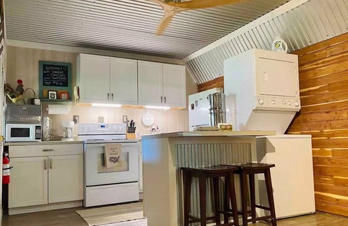 Conway Cabina | Quaint Tiny Cabin on The Farm