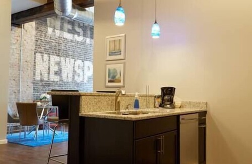 Quality Hill Apartamento | 1 HABITACIÓN LOFT RECIENTEMENTE RENOVADO EN EL CENTRO DE LA CIUDAD DE KANSAS EN EDIFICIO HISTÓRICO
