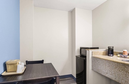 Orange Park Hotel | Quality Inn Jacksonville - Orange Park near Naval Air Station