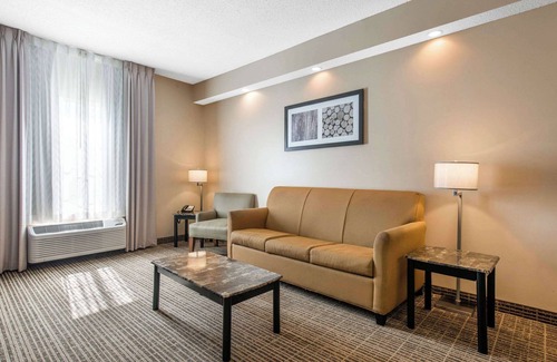 Interchange Square Hotel | Quality Inn Palm Bay - Melbourne I-95