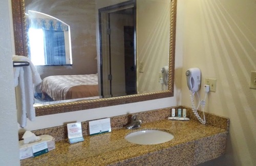 North Beach Hotel | Quality Inn & Suites Corpus Christi Beachside