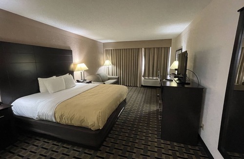 Queensgate Hotel | Quality Inn & Suites Cincinnati Downtown