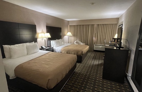 Queensgate Hotel | Quality Inn & Suites Cincinnati Downtown