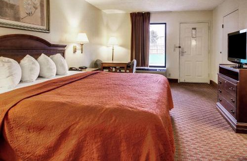 Clinton Hotel | Quality Inn & Suites Clinton - Jackson West