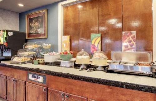 Clinton Hotel | Quality Inn & Suites Clinton - Jackson West