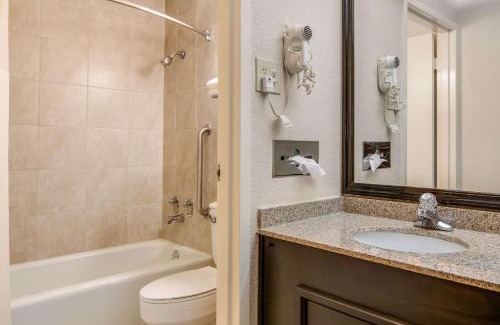 Suwanee Hotel | Quality Inn Suwanee I-85