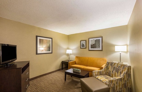 Lansing Hotel | Quality Inn University
