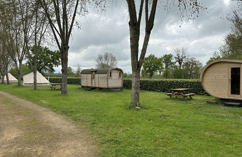Savigny-sur-Grosne Alquiler De RV | Quality nature campsite and restaurant with family cuisine in Burgundy